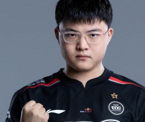 NG28-Uzi回归赛场，精彩发挥首场状态亮眼，法国队观众沸腾！的简单介绍