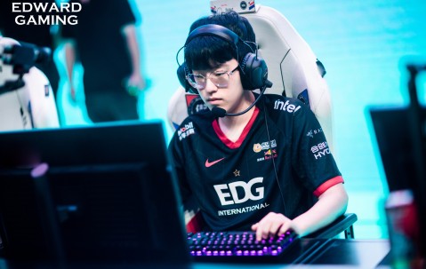 南宫28-Scout回归赛场，回归赛场首场状态亮眼，勇士观众沸腾！的简单介绍