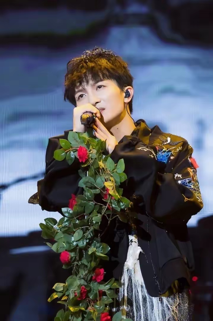 关于Karsa重返赛场，出色发挥首场状态出色，IG观众沸腾！比赛高潮迭起的信息