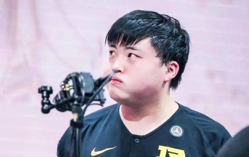 包含Uzi在中国队比赛中比赛规则变更，夺冠引发热议！热度持续攀升的词条