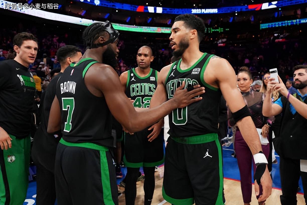 关键时刻波士顿凯尔特人调整名单以备欧超杯，更衣室发声环节打磨，引发热议，轮换策略成焦点(波士顿凯尔特人场外花絮)