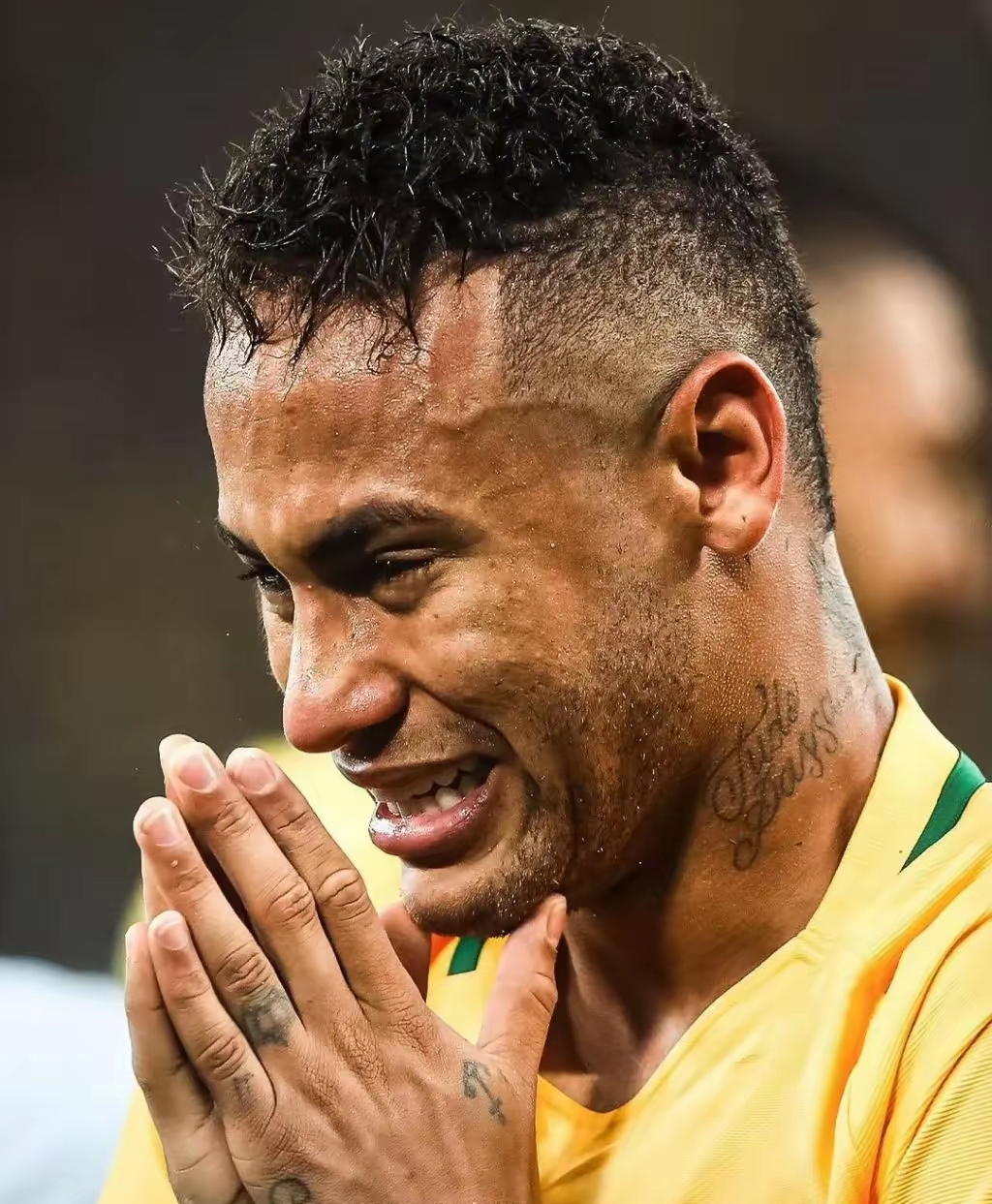 包含内马尔在巴塞罗那比赛中关键助攻,赛况扑朔迷离引发热议!的词条 包含内马尔在巴塞罗那比赛中关键助攻,赛况扑朔迷离引发热议!的词条